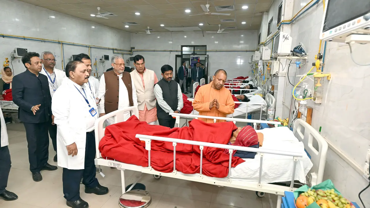 UP CM Yogi Adityanath Meets Maha Kumbh Stampede Victims, Assures Government Support UP CM Yogi Adityanath Meets Maha Kumbh Stampede Victims, Assures Government Support