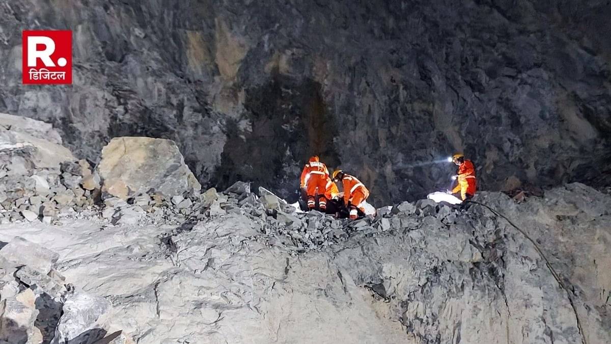 सोनभद्र खाण दुर्घटना: 30 तासानंतरही बचाव पथक रिकामे, एक मृतदेह बाहेर, अनेक कामगार ढिगाऱ्याखाली दबल्याची भीती