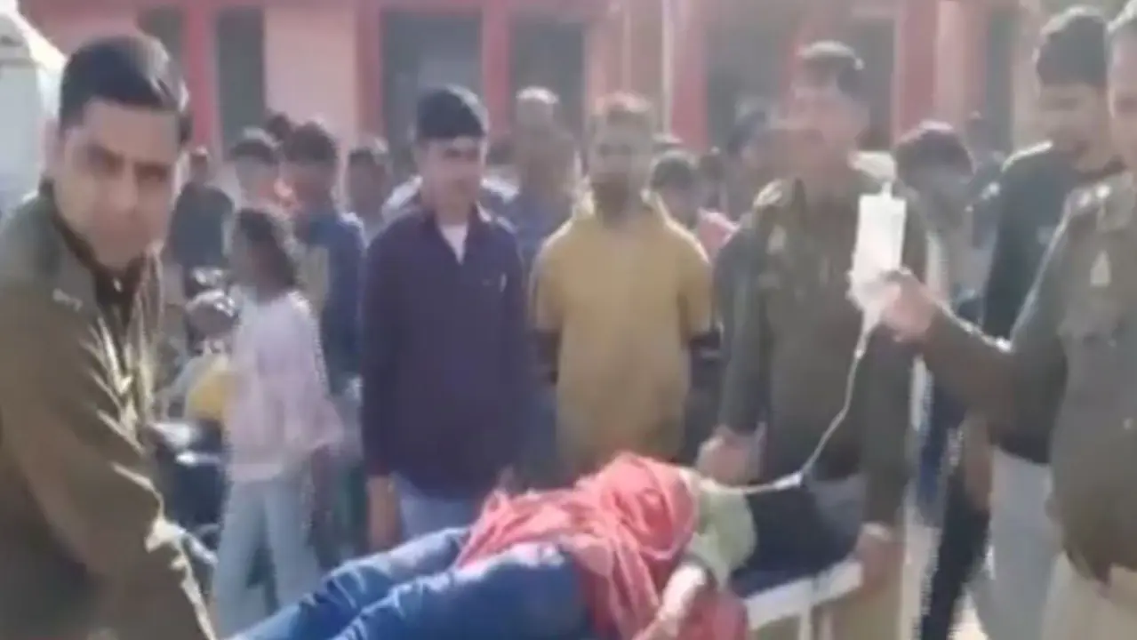 UP Tragedy: 34 Devotees Returning from Ganga Snan Injured After Tractor Trolley Overturns in Kasganj UP Tragedy 34 Injured