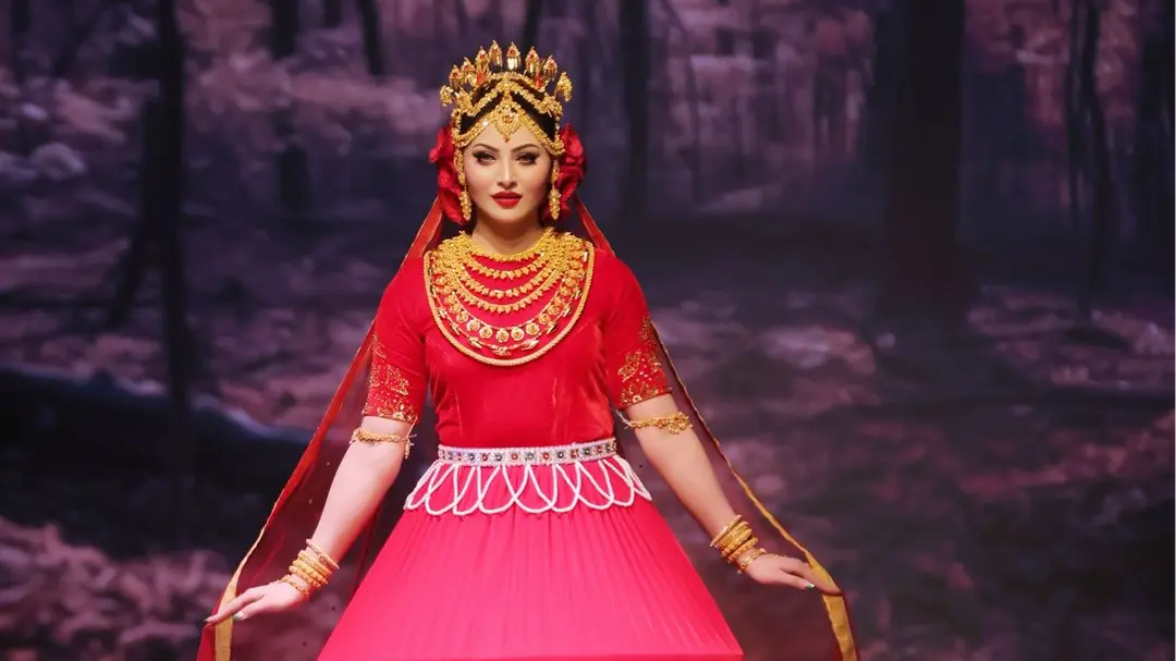 Urvashi Rautela Dazzles In 24K Gold Embroidered Manipuri Wedding Dress Called Kumin Potloi Urvashi Rautela Dazzles In 24K Real Gold Embroidered Manipuri Wedding Dress