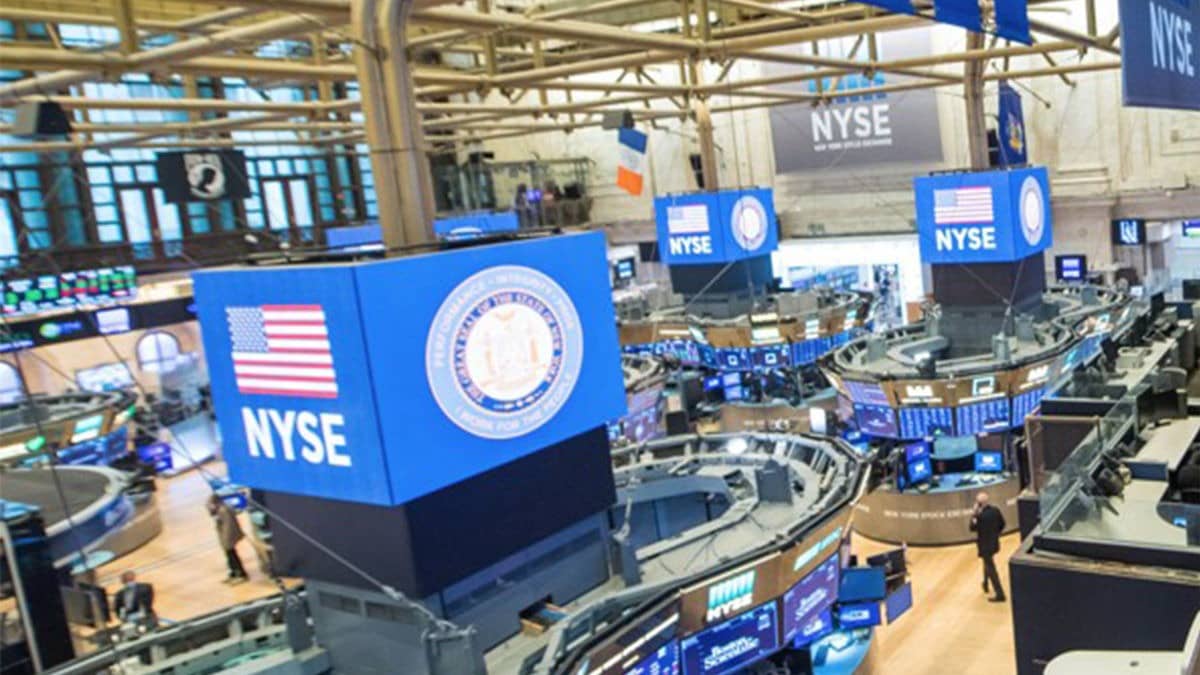 US Markets Tumble as Dow Jones Down by 821 Points Amid Tariff Uncertainty And Iran Tensions