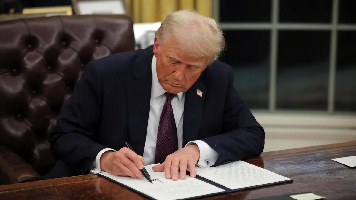 US President Donald Trump Signs Landmark Crypto Bill Into Law, Revolutionising Stablecoin Regulations