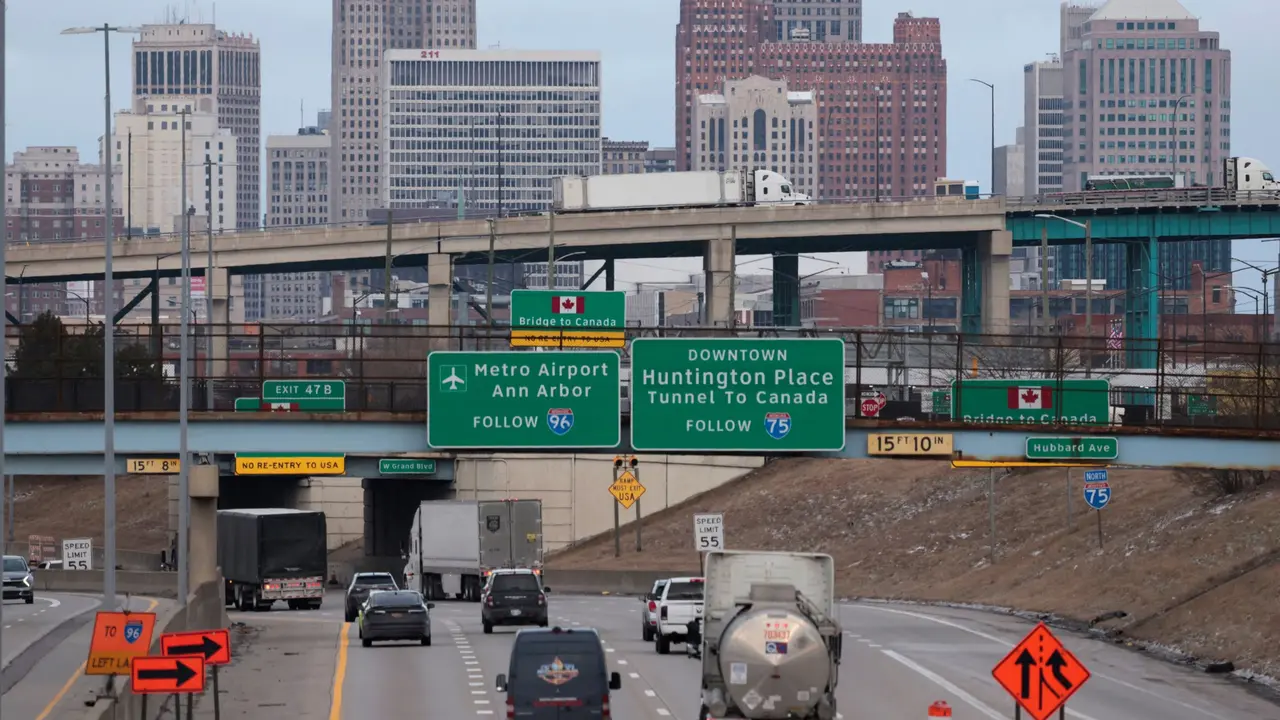US Tightens Commercial Driving License Norms For Non-Americans: Know New Rules, Who Qualifies, What Changes US Tightens Commercial Driving License Norms For Non-Americans