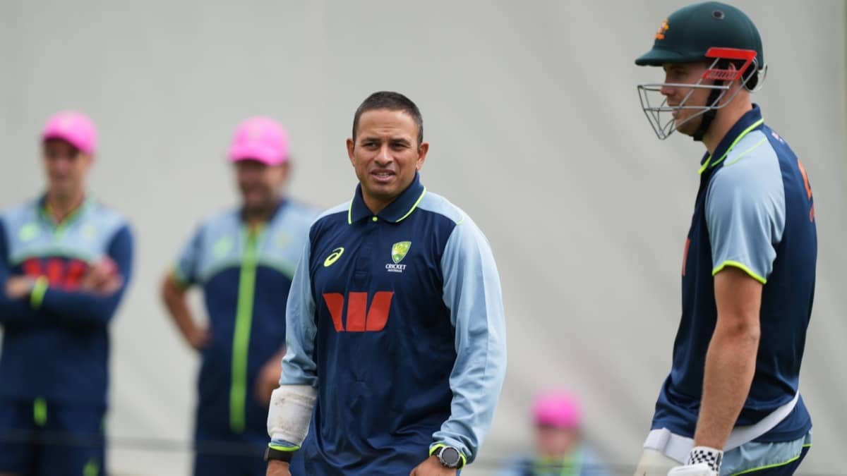 Usman Khawaja trains at the SCG
