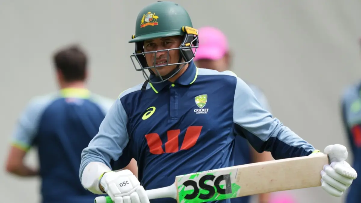 Usman Khawaja warms up in training session at the SCG