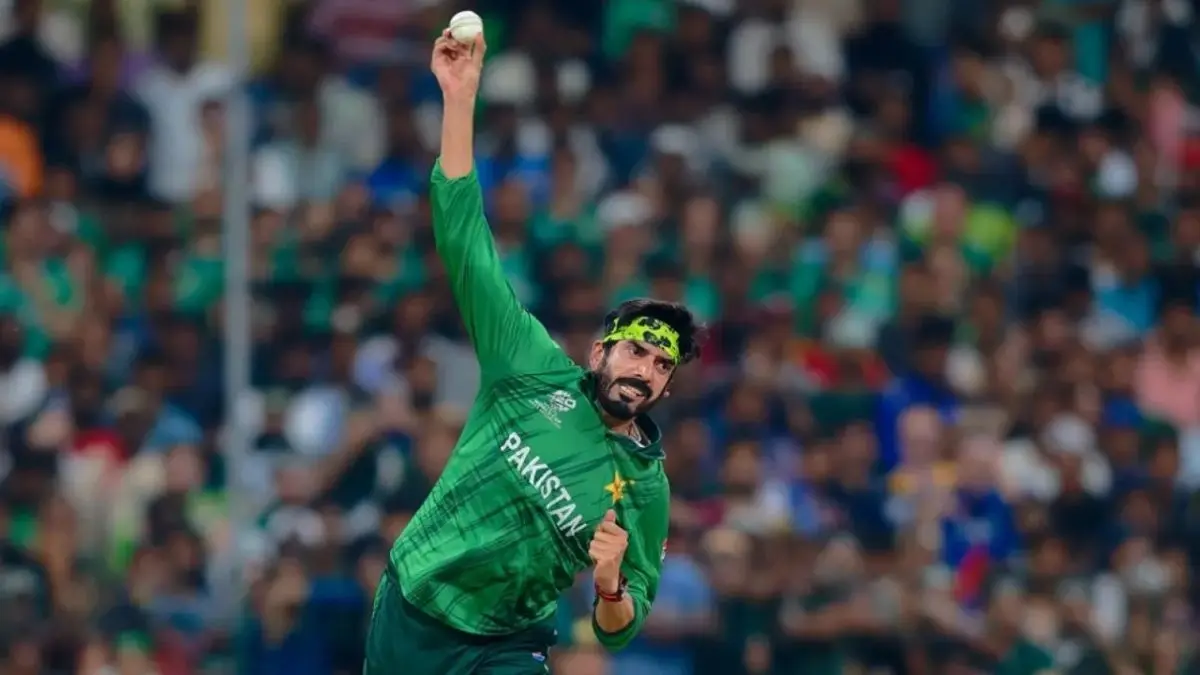 T20 World Cup 2026: कौन है स्पिनर उस्मान ताहिर? जिसके बॉलिंग एक्शन ने मचाया बवाल, क्या कहता है ICC का ये नियम? Usman Tariq has a unique bowling action