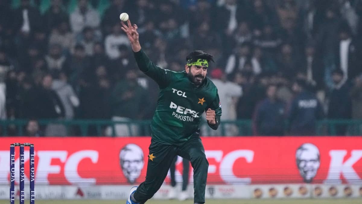 Usman Tariq in action against USA