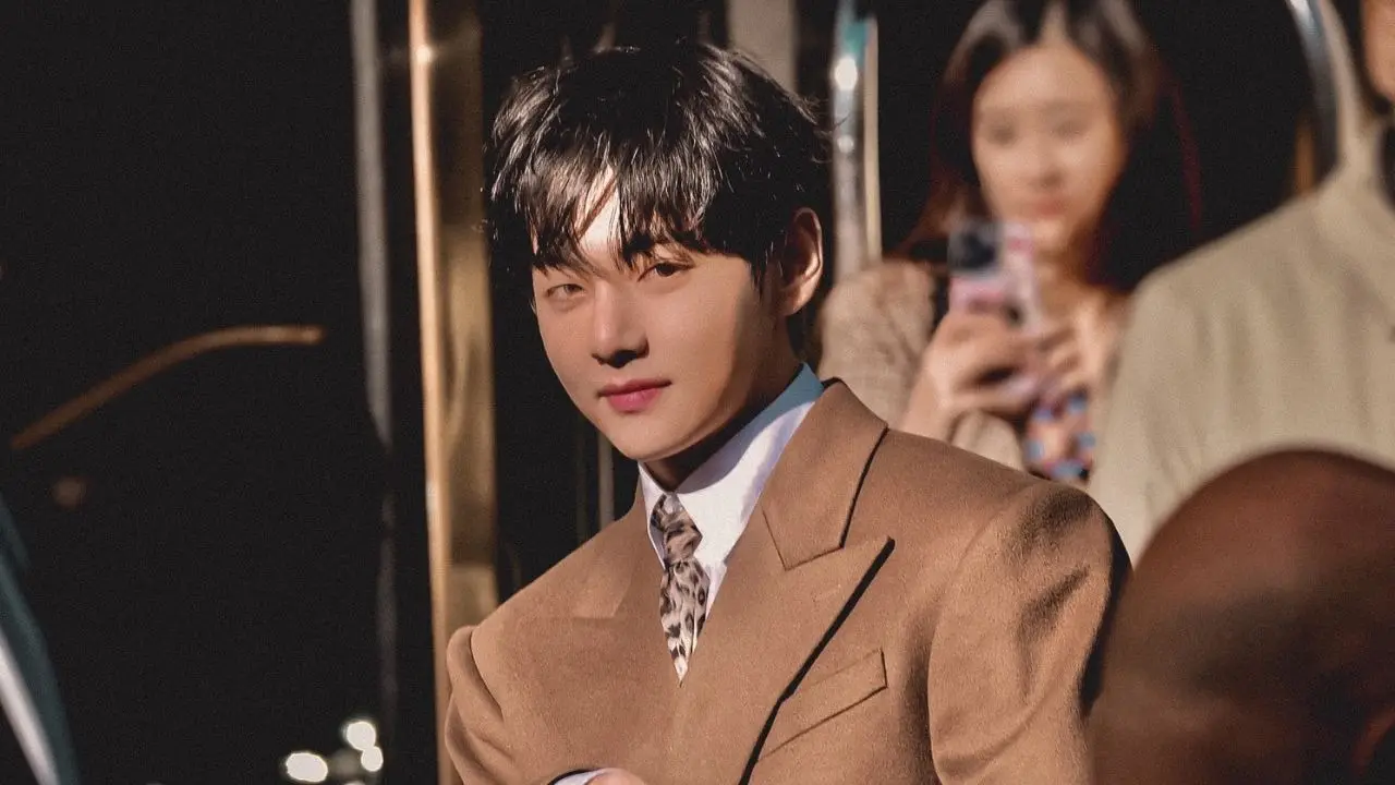 V at Paris Fashion Week