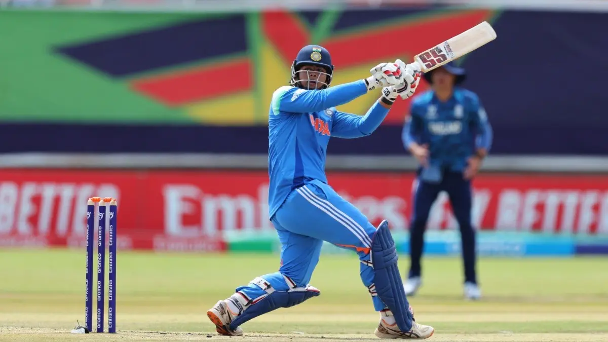 IND vs ENG U-19 WC Final: वैभव सूर्यवंशी की आंधी में उड़ गया इंग्लैंड, 15 छक्के और 15 चौके के साथ तूफानी पारी, लेकिन दोहरे शतक से चूके Vaibhav Suryavanshi in action against England in U19 World Cup 2026 Final