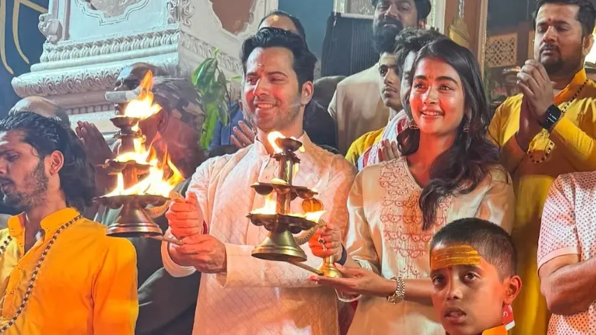 Varun Dhawan-Pooja Hegde perfom Ganga Aarti in Rishikesh