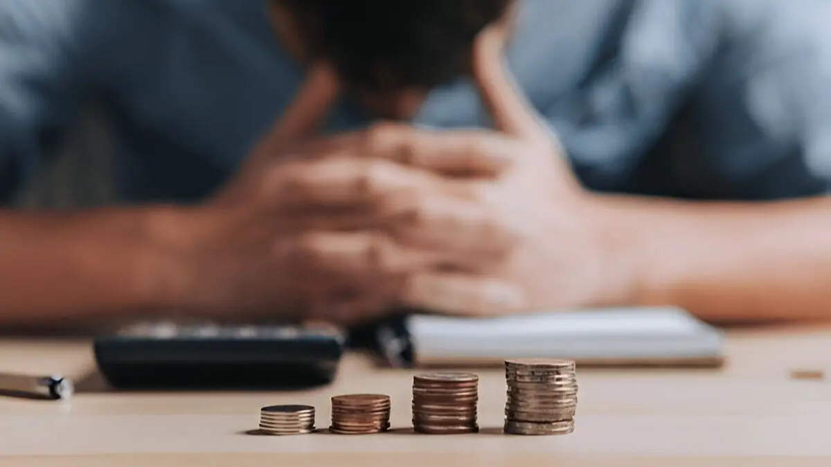 vastu tips not to donate these things in the evening causes financial crisis