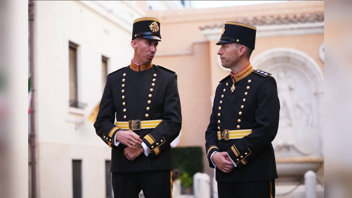 Vatican's Oldest Army Unveils New Black Uniform For Formal Events; Iconic One Still Remains