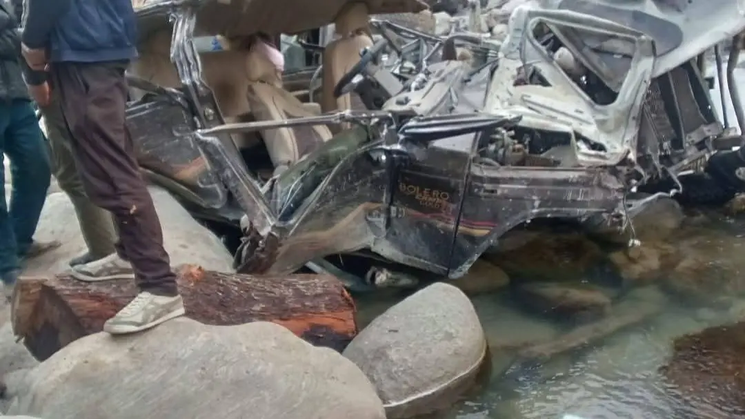 4 Dead, 2 Missing as Vehicle Plunges into River in J&K's Kishtwar; Rescue Operation Underway vehicle falls into river in J-K's Kishtwar