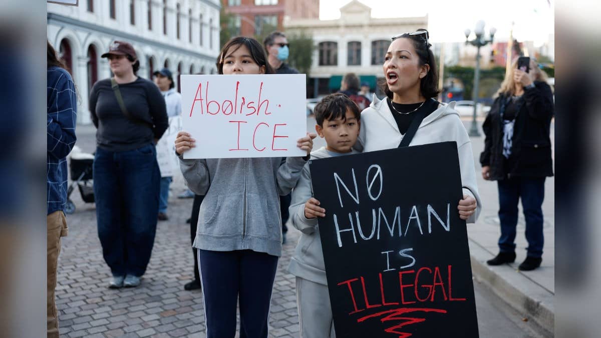 Videos of deadly Minneapolis shooting contradict government statements