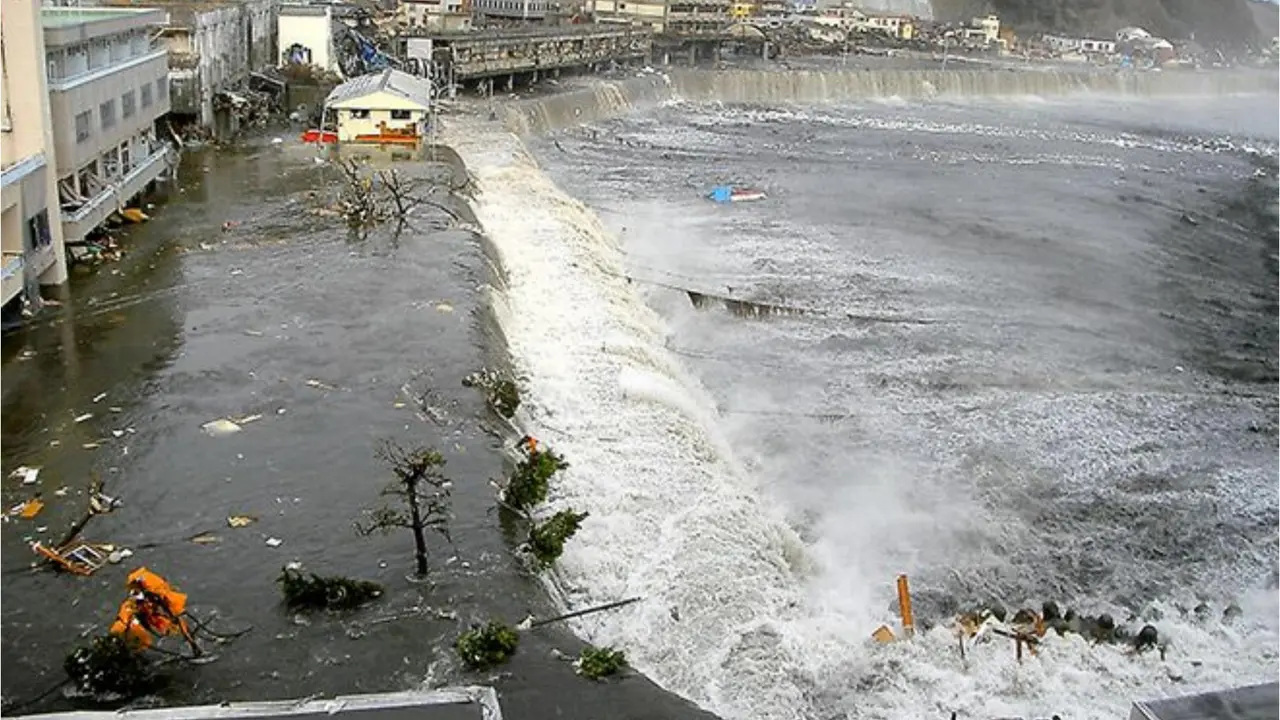 Buildings Shake, Screams Echo As Massive 8.7 Earthquake Jolts Russia’s Kamchatka Coast, Tsunami Alert Issued. Terrifying Moments Caught on Cam Videos Show Moment 8.8 Magnitude Earthquake Struck Russia's Kamchatka