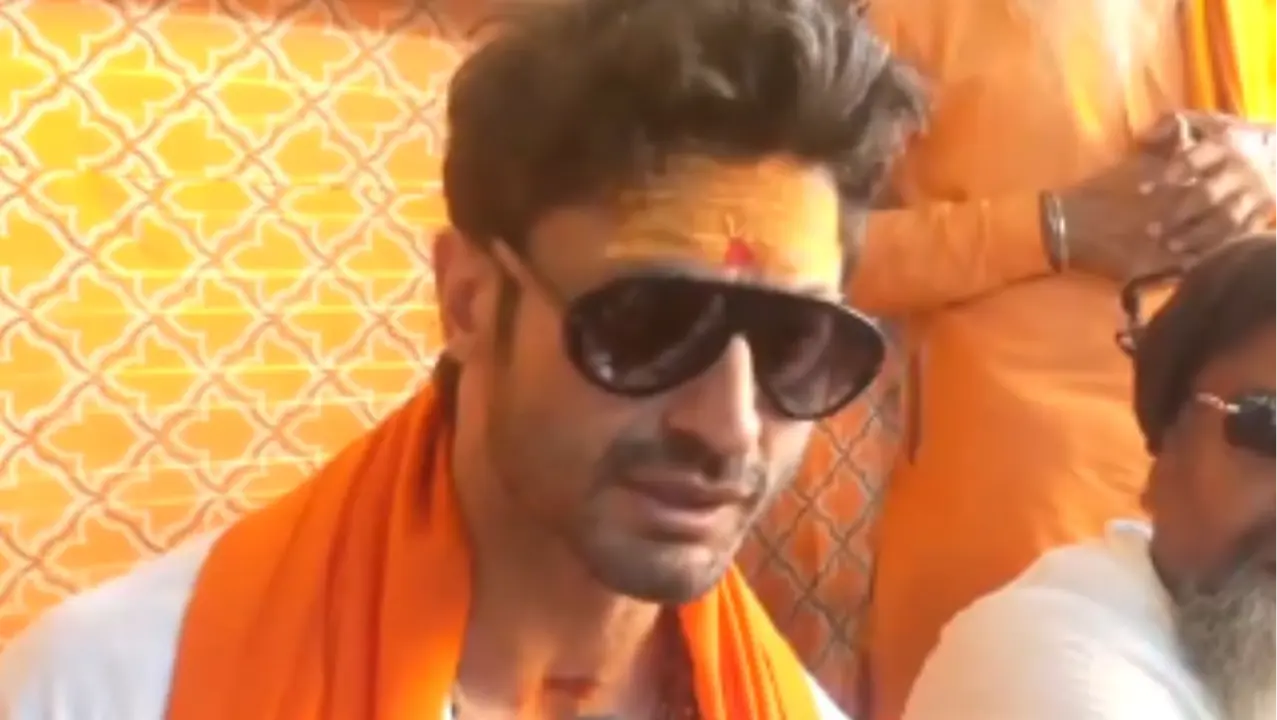 Vidyut Jammwal took holy dip in Maha Kumbh