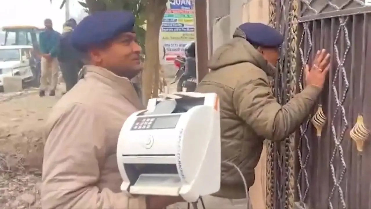 Vigilance Department conducts raid in Bettiah