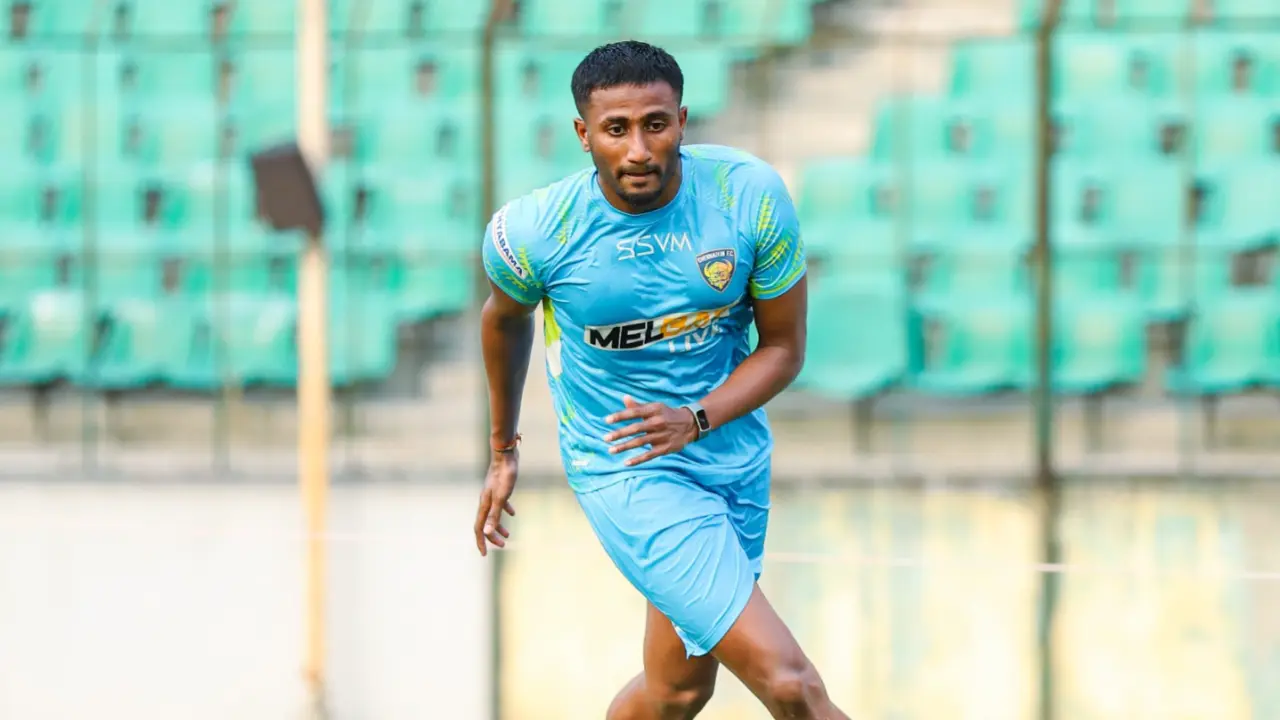 Chennaiyin FC strengthen backline by signing experienced Indian left-back Vignesh Dakshinamurthy Vignesh Dakshinamurthy