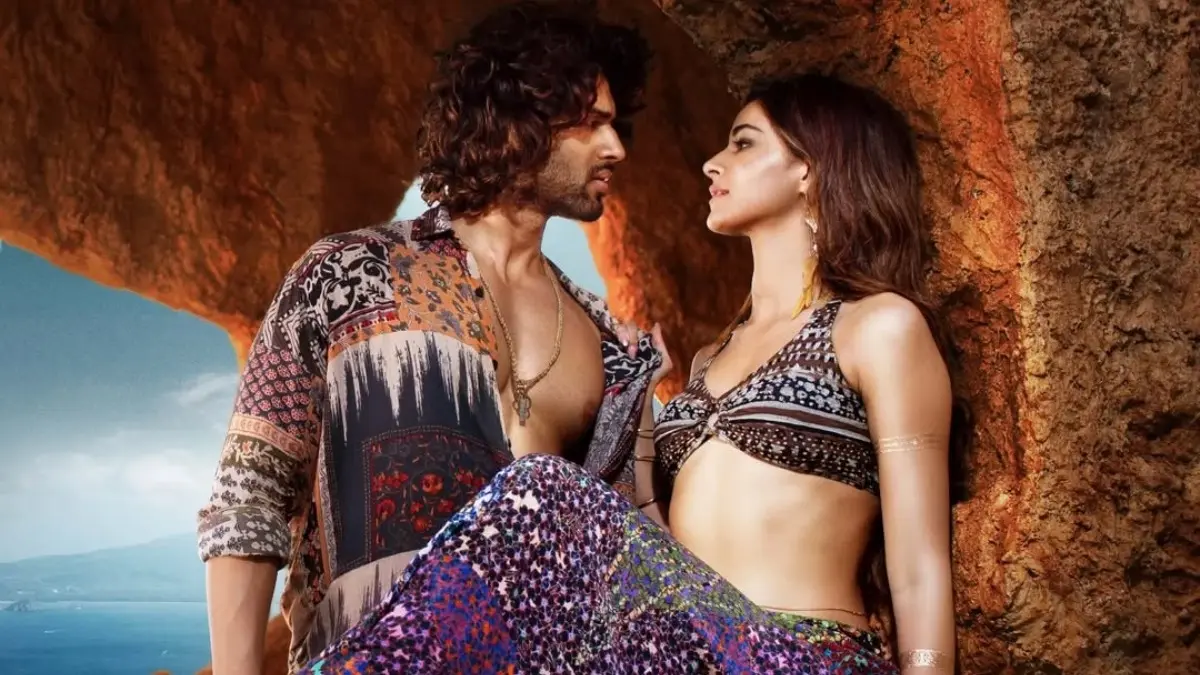 Vijay Deverakonda Was 'Very Scared' To Shoot Aafat Song In Liger With Ananya Panday, Told Choreographer 'Marwa Diya Tum Logon Ne' Vijay Deverakonda and Ananya Panday in a still from Aafat song in Liger