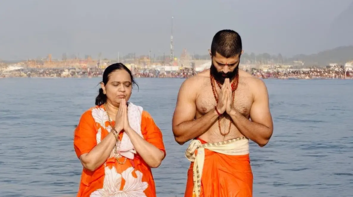 Vijay Deverakonda Seeks Blessings At The Maha Kumbh With His Mother