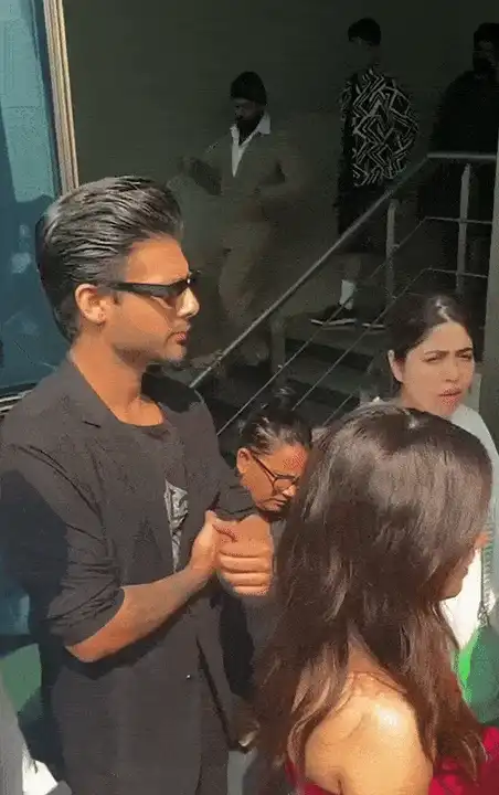 Vijay Deverakonda falls after losing his balance