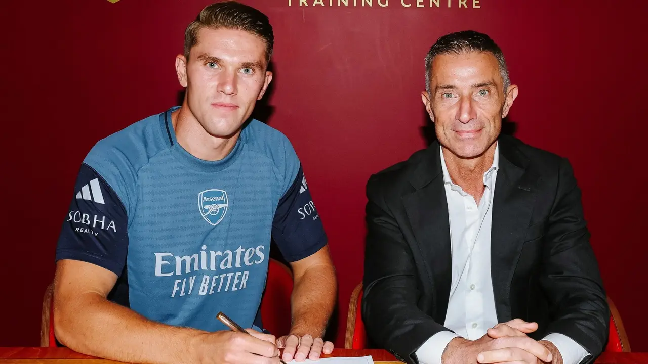 Viktor Gyokeres Introduced to Arsenal Fans as They Register a 3-2 Win vs Newcastle United in Pre-Season Friendly Viktor Gyokeres (L) was introduced to Arsenal fans.