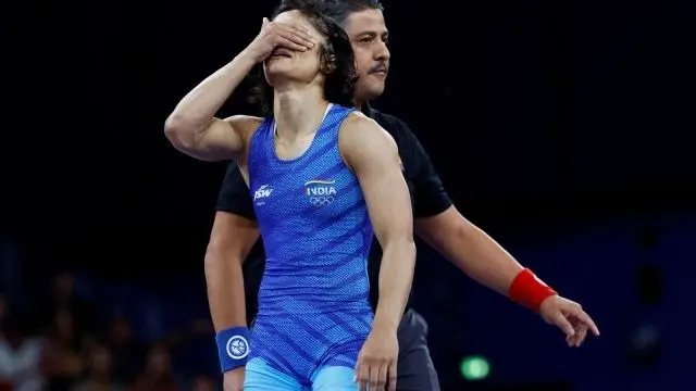vinesh phogat 100 grams but this gold medalist wrestler out of olympics by just 50 grams