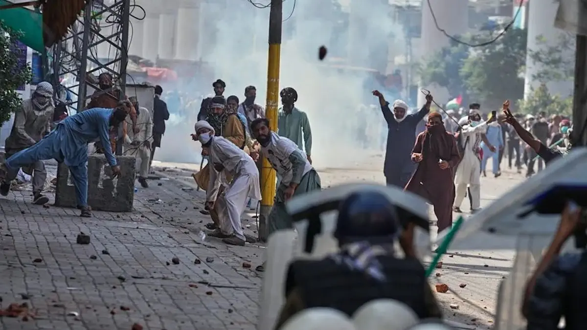 Violence Erupts In Eastern Pakistan As Islamists Try To March on Capital for Pro-Palestinian Rally
