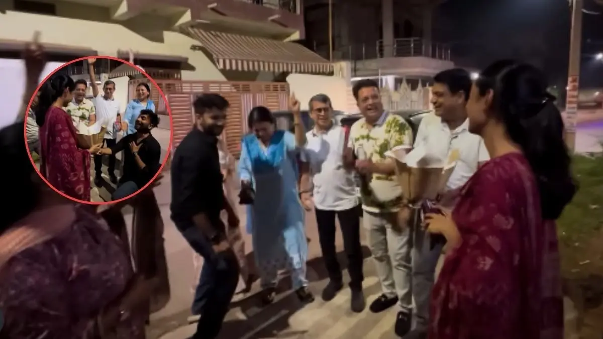 शादी से पहले परिवार के साथ दुल्हन को सरप्राइज देने पहुंचा दूल्हा, 'साजन जी घर आए' गाने पर ससुराल वालों ने किया ऐसा डांस; VIDEO हो गया VIRAL Viral Video