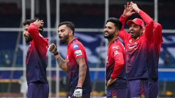 Virat Kohli Roasts Bhuvneshwar Kumar Blatantly During RCB Unbox Ahead of IPL 2025 Opener vs KKR | WATCH VIDEO Virat Kohli and his Royal Challengers Bengaluru teammates