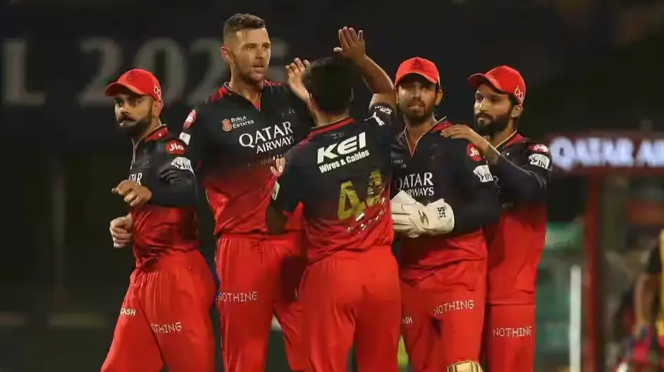 'He Really Pushes You': Josh Hazlewood Reveals How Training Becomes A Battle Alongside Kohli, Lauds Virat's Aura Virat Kohli and Josh Hazlewood celebrates wicket