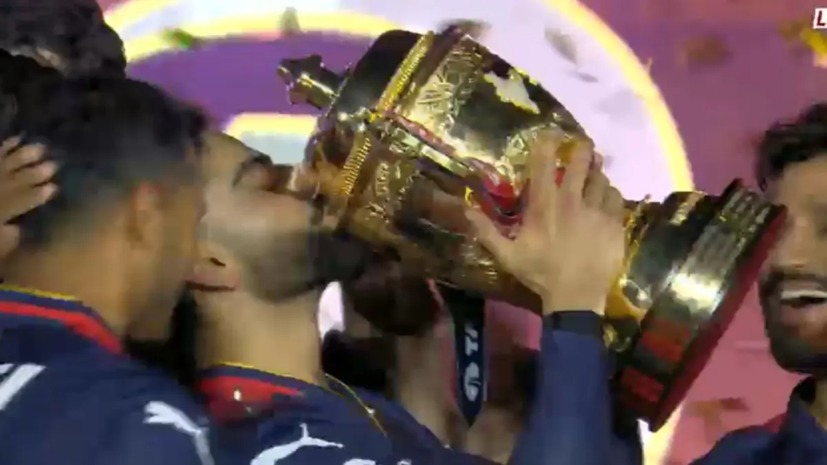 Virat Kohli lifts IPL trophy