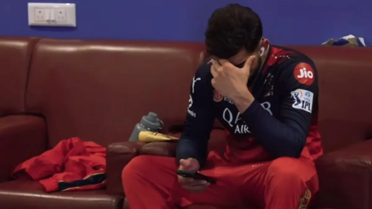 Viral Video Of Virat Kohli Looking Dejected Goes Viral Following RCB's 5-Wicket Drubbing Against PBKS In IPL 2025 Clash Virat Kohli looking dejected after RCB's loss