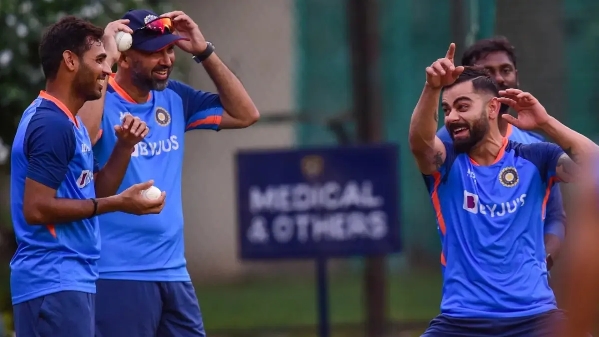 Virat Kohli, Paras Mhambrey and Bhuvneshwar Kumar during Team India's training session