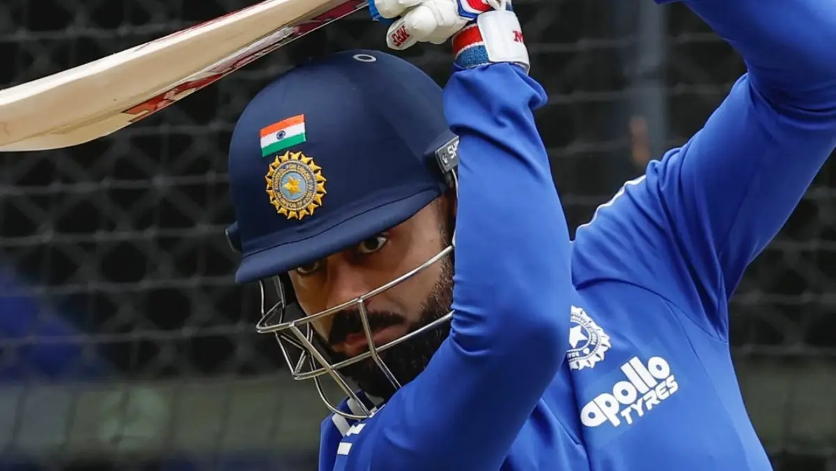 Virat Kohli trains at the Adelaide Oval