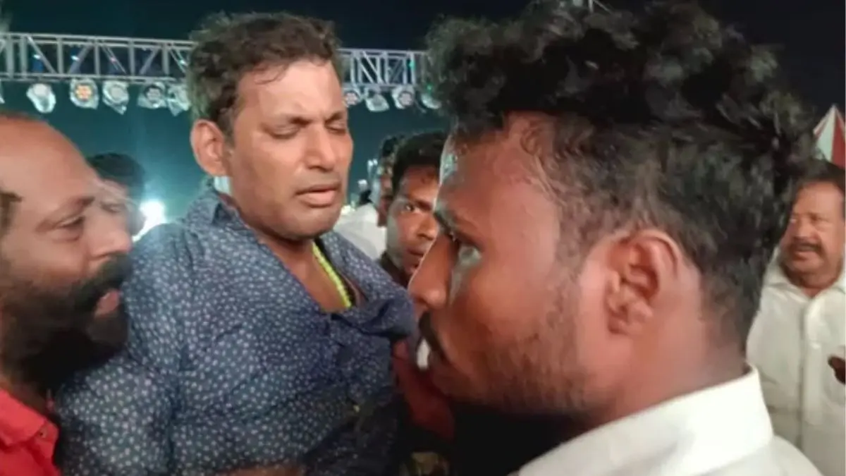 Vishal Collapses On Stage.