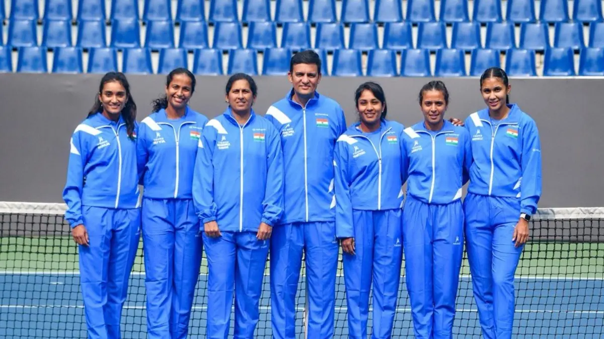 Vishal Uppal with Indian women tennis players