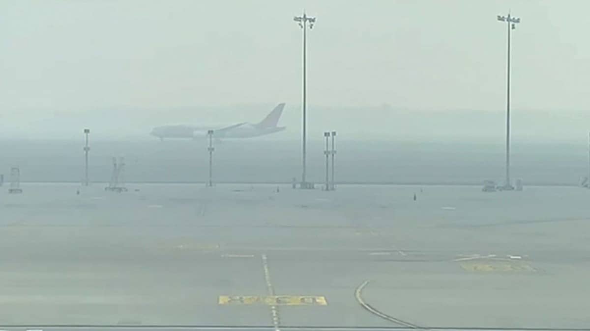 Visual from Delhi's IGI airport engulfed in thick smog