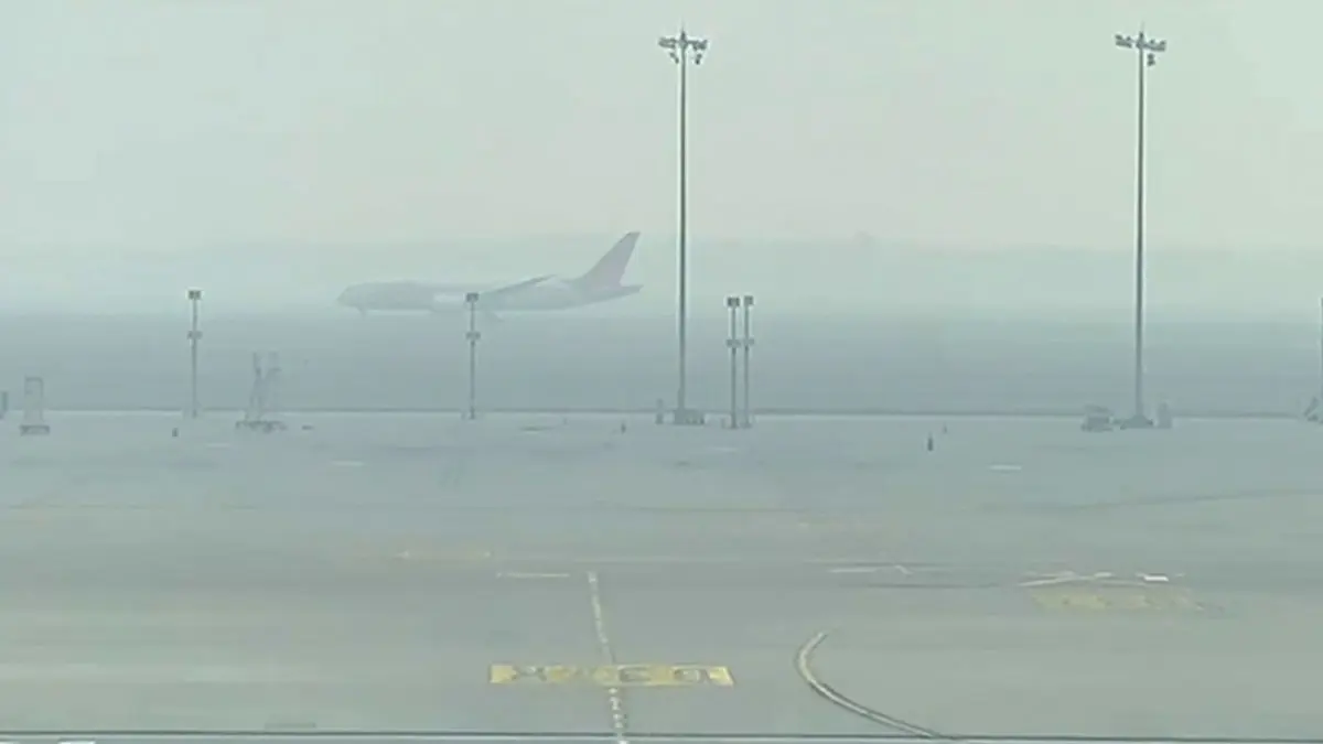 Visual from Delhi's IGI airport engulfed in thick smog