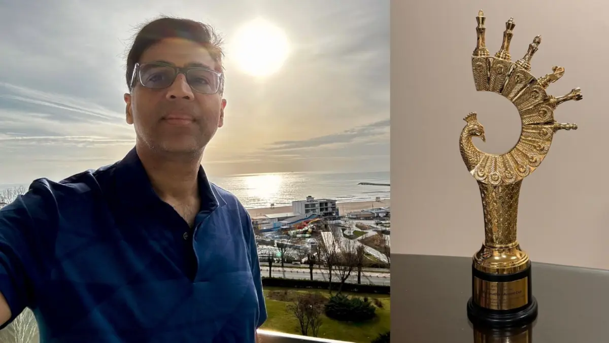 Viswanathan Anand and the FIDE World Cup Trophy