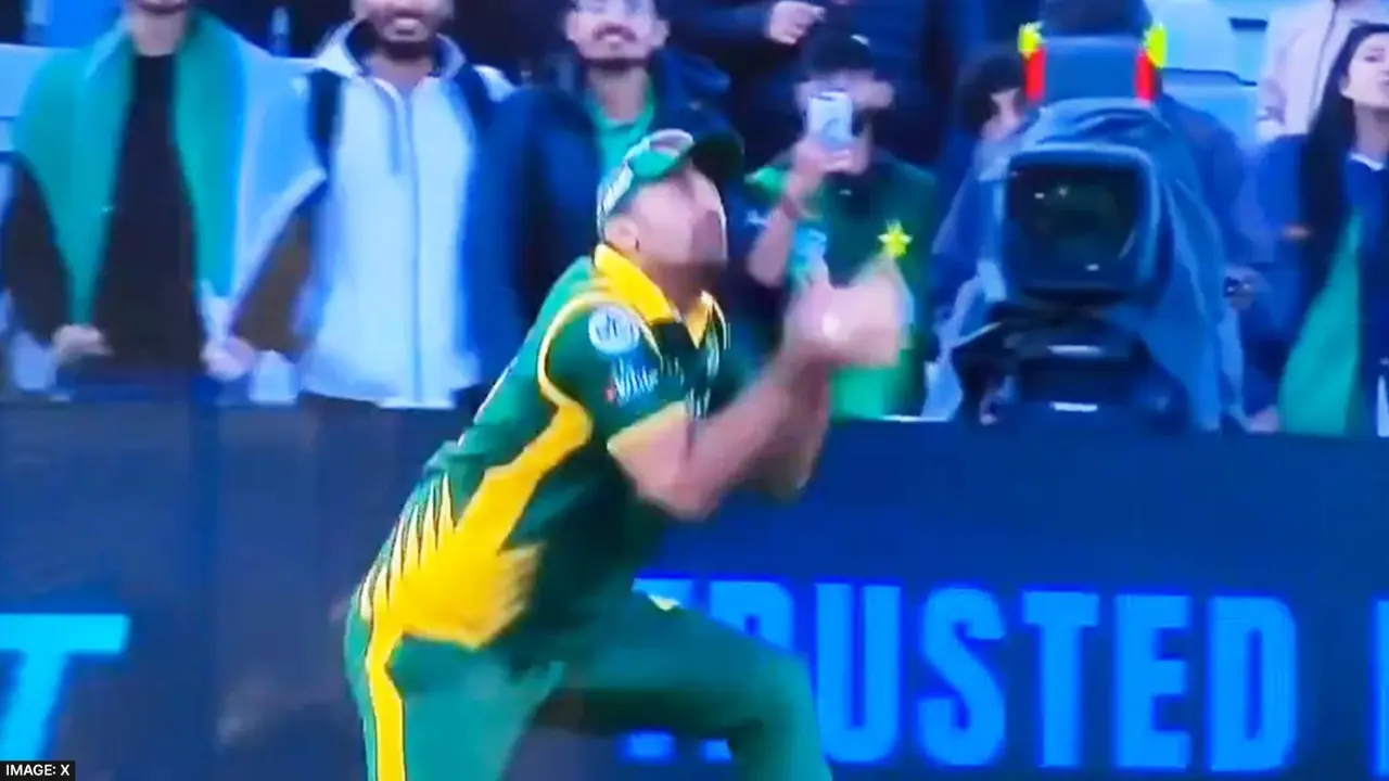 Pakistan Trolling For Wahab Riaz Fielding