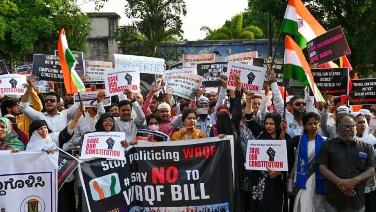 Waqf Law: वक्फ कानून पर घमासान, आज से देशभर में आंदोलन शुरू करेगा AIMPLB; BJP ने भी काउंटर करने की कर ली तैयारी Waqf Law