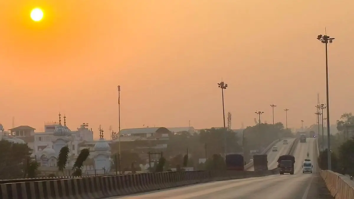 Weather Update: दिल्ली में धूप के साथ ठंडी हवाएं, कश्मीर और उत्तराखंड में बर्फबारी का अलर्ट; जानें आपके शहर में कैसा रहेगा मौसम Weather Today