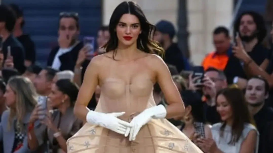 Katy Perry, Kendal Jenner Outshine Models With Fearless Attires In Paris Katy Perry, Kendal Jenner In Vogue Paris Show