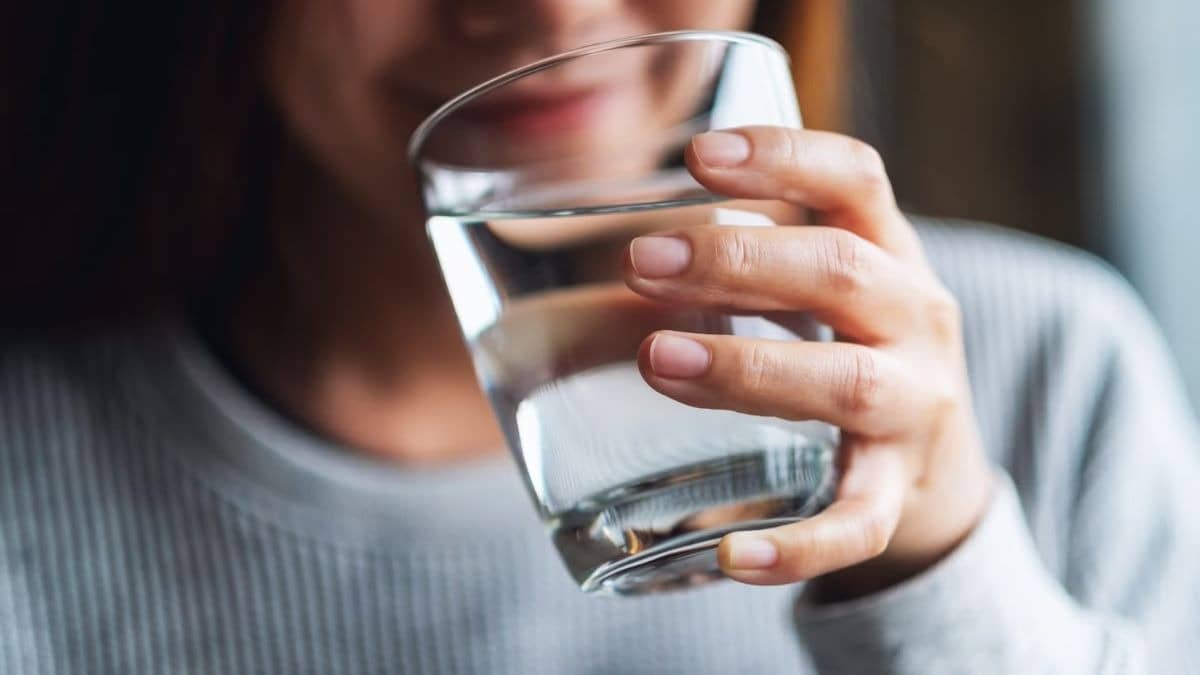 Drinking Water: Are you drinking less water in winter? Find out like this in a few minutes sitting at home Drinking Water: Are you drinking less water in winter? Find out like this in a few minutes sitting at home