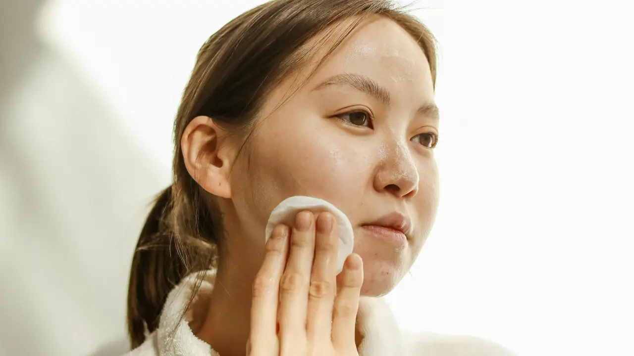 The influencer suffers from chronic skin conditions.