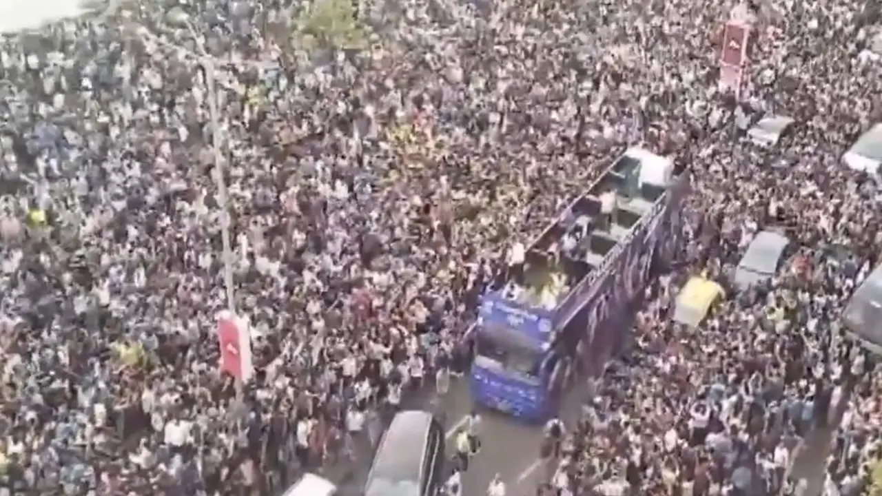 Team India Vijay Rath got stuck in the crowd