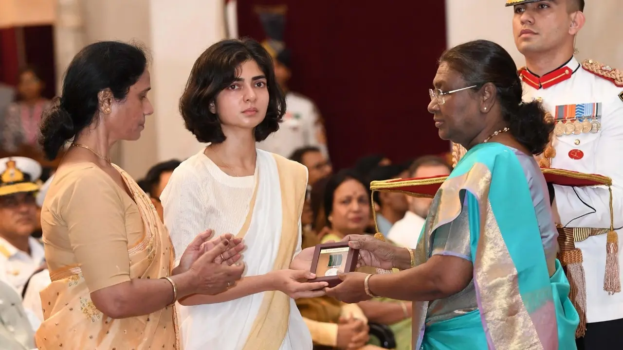 Martyr Captain Anshuman wife Smriti