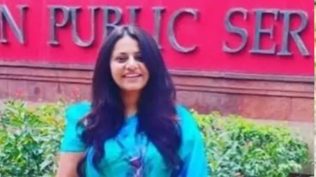 Pune traffic police sent notice to IAS Pooja Khedkar