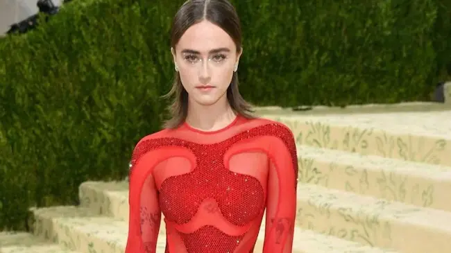 Who Is Ella Emhoff, The Stepdaughter Defending Kamala Harris Against ‘Childless’ Remarks? Who Is Ella Emhoff, The Stepdaughter Defending Kamala Harris Against ‘Childless’ Remarks?